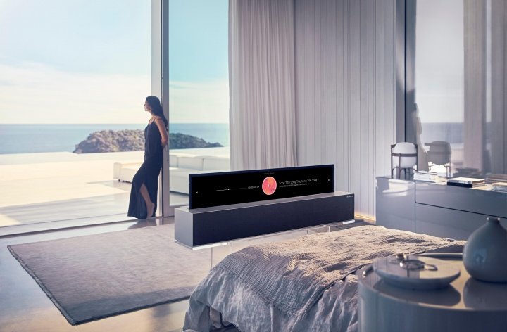 LG объявляет о старте продаж сворачивающихся телевизоров LG SIGNATURE OLED R